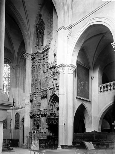 Cathédrale Notre-Dame, Monument funéraire des évêques