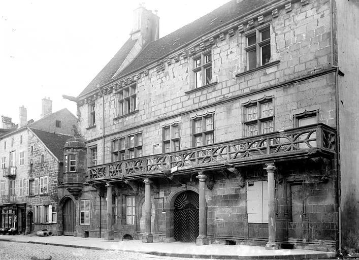 Maison dite du Cardinal Jouffroy, Façade sur la rue