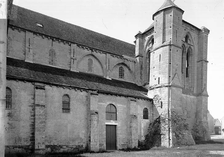 Eglise de l'ancienne abbaye  ;  Basilique Notre-Dame-de-Bonne-Garde, Façade latérale