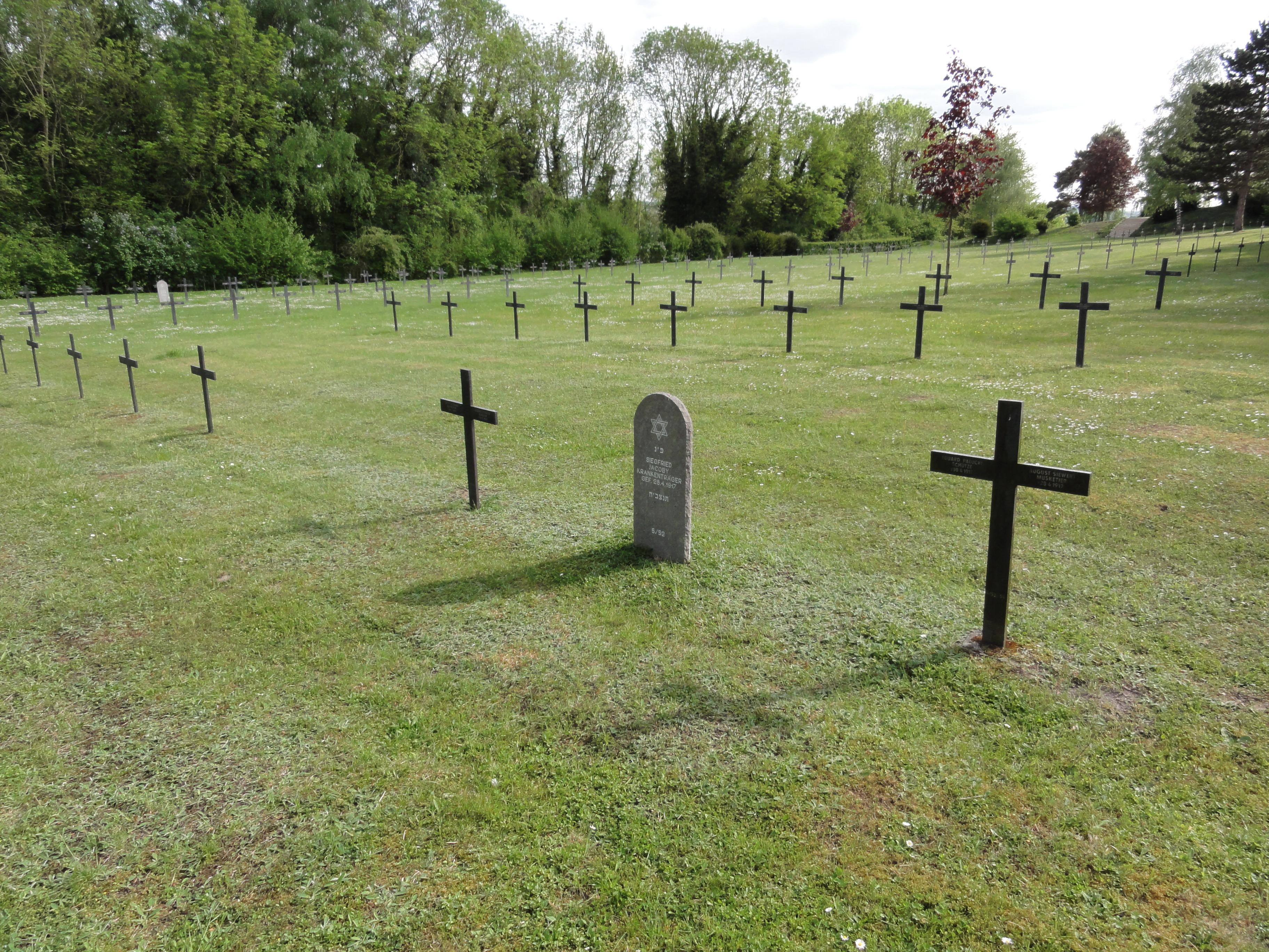 Deutscher Soldatenfriedhof Laon Bousson 05