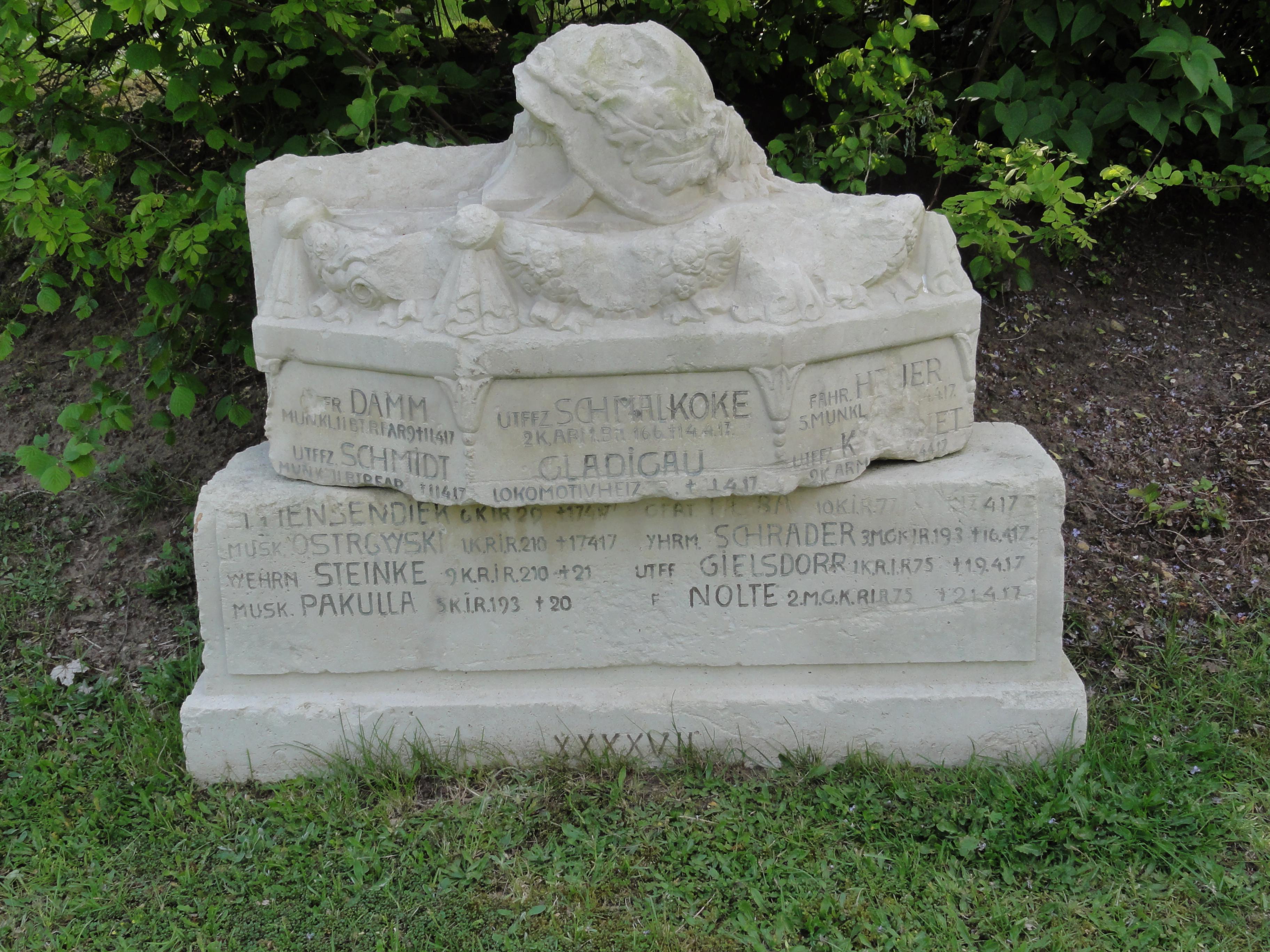 Deutscher Soldatenfriedhof Laon Bousson 06