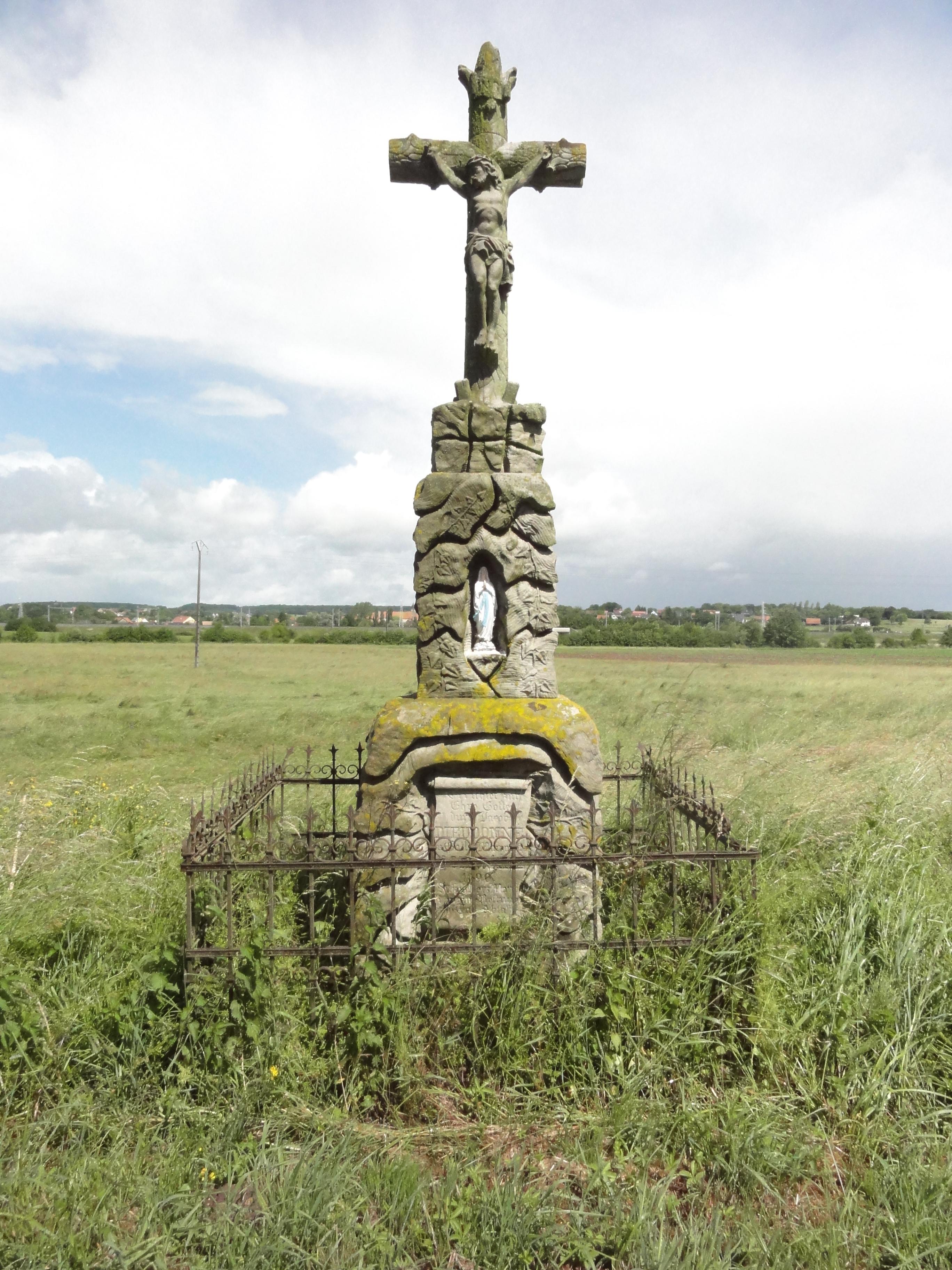 Brouviller (Moselle) croix de chemin 02